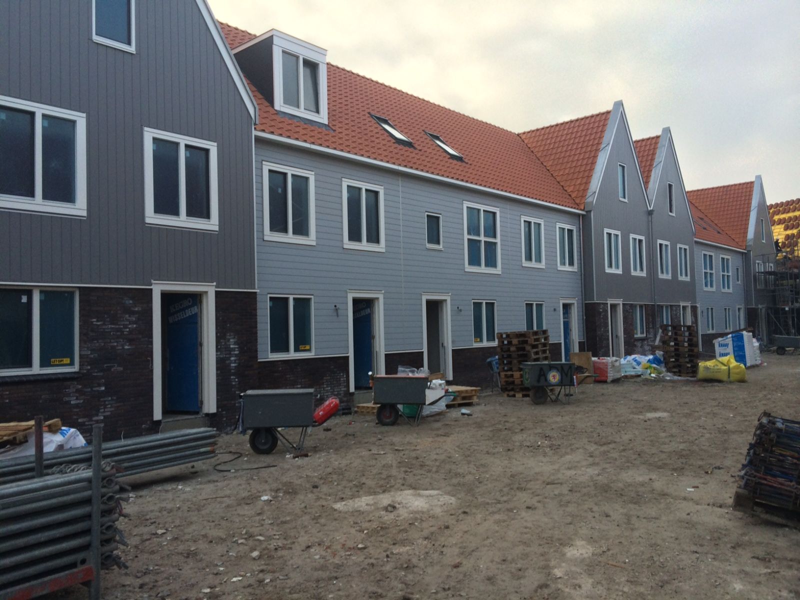 1 ste fase, 120 woningen Twiske Amsterdam. Werzalit gevels.