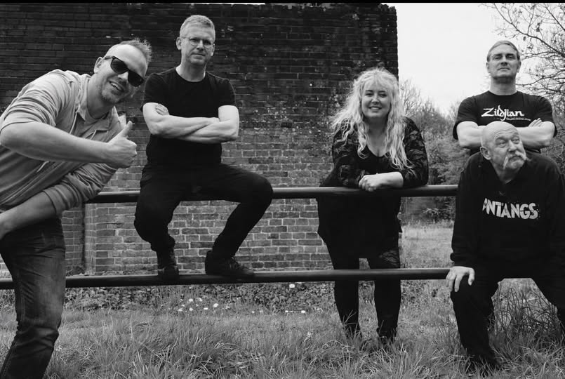 The Sec met nwe gitarist