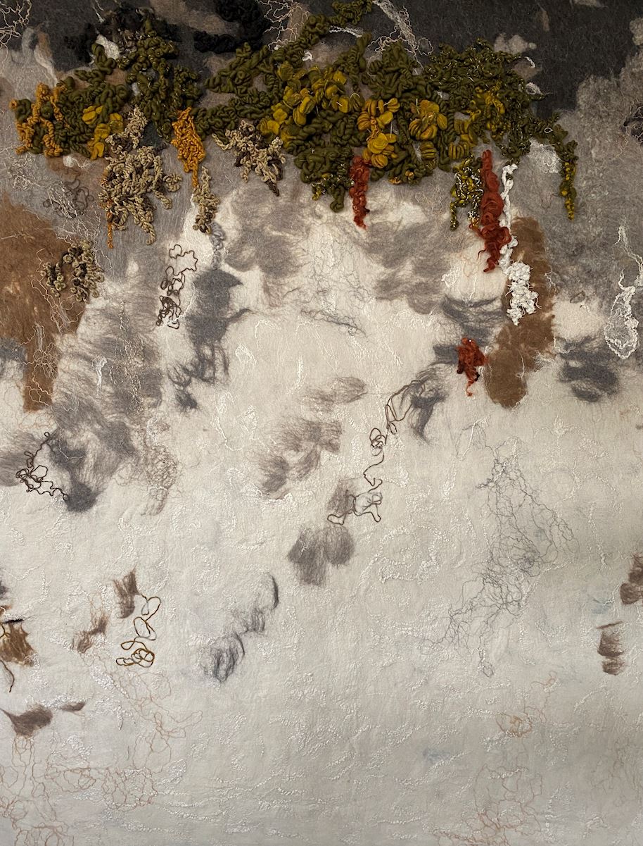 Soil groot schilderij natuur natuurlijk textiele kunst wol leonie van poecke kunst uit de kast noordwijk